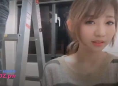 Em chủ nhà dễ thương và anh thợ sửa điện may mắn